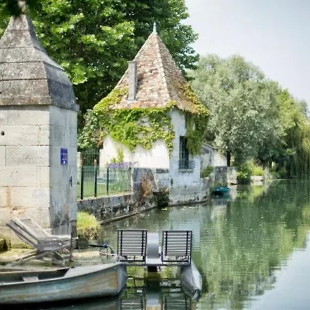 Bed & Breakfast La Cascade De Saintonge Saint-Meme-les-Carrieres