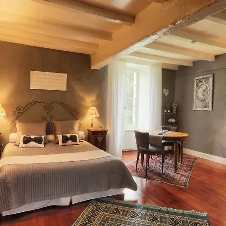 La Cascade De Saintonge Saint-Meme-les-Carrieres