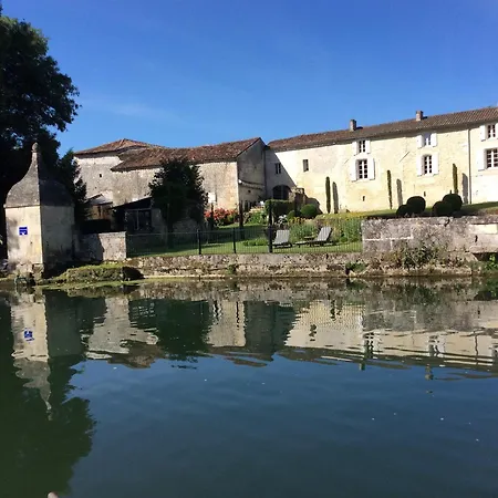 La Cascade De Saintonge Bed & Breakfast 4*