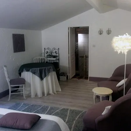 La Cascade De Saintonge Bed & Breakfast