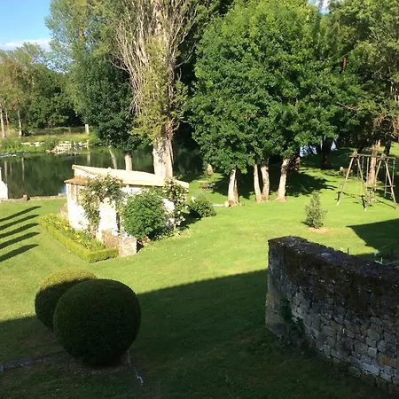 La Cascade De Saintonge Bed & Breakfast 4*